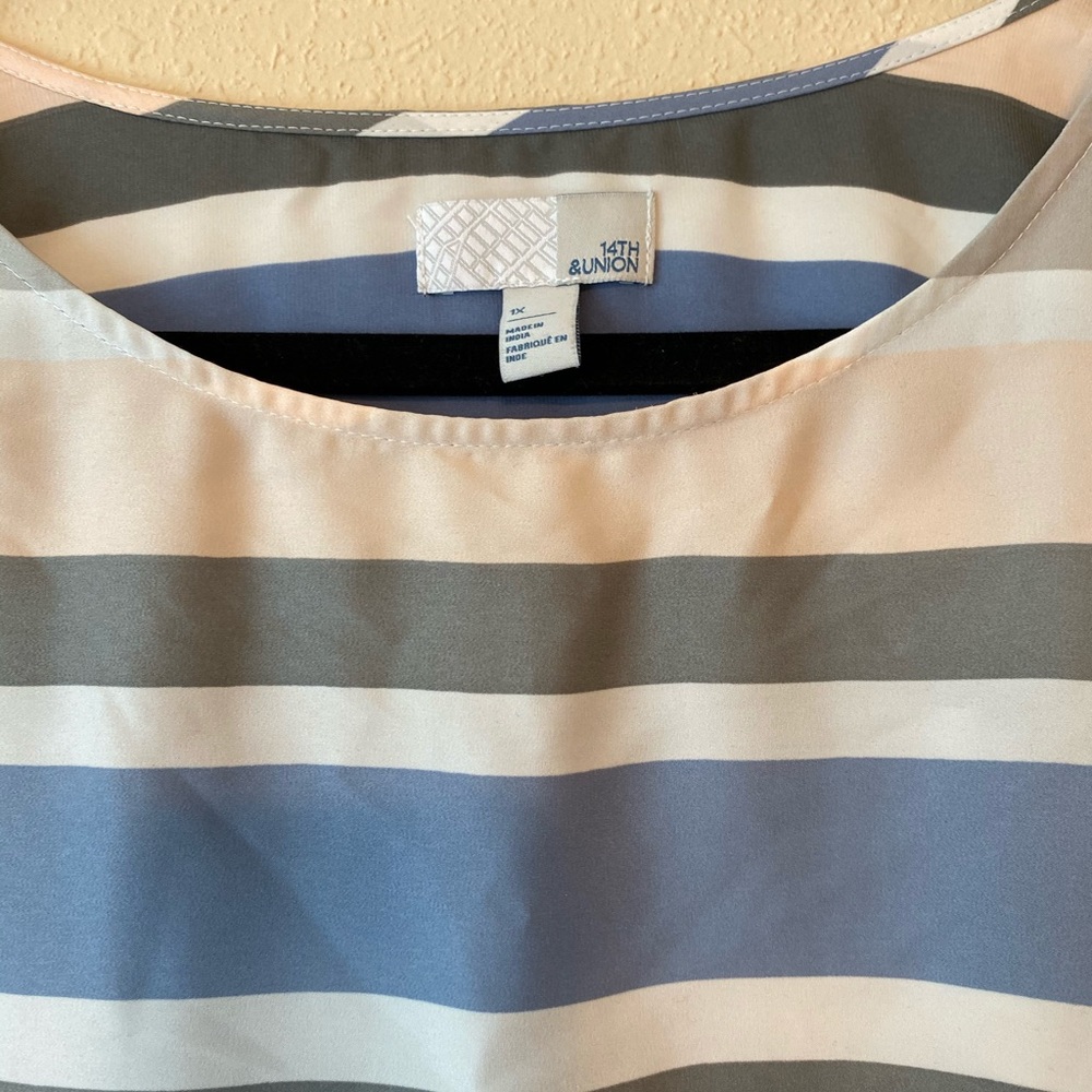 Blouse - Picture 2 of 3